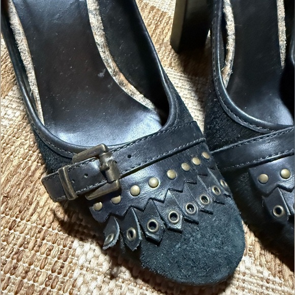 CARLOS SANTANA black suede heels with front lapel, Size 9.5 - Picture 6 of 8
